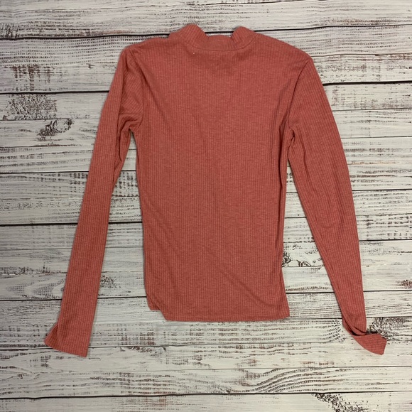 Keyhole long sleeve tee! - Picture 3 of 3